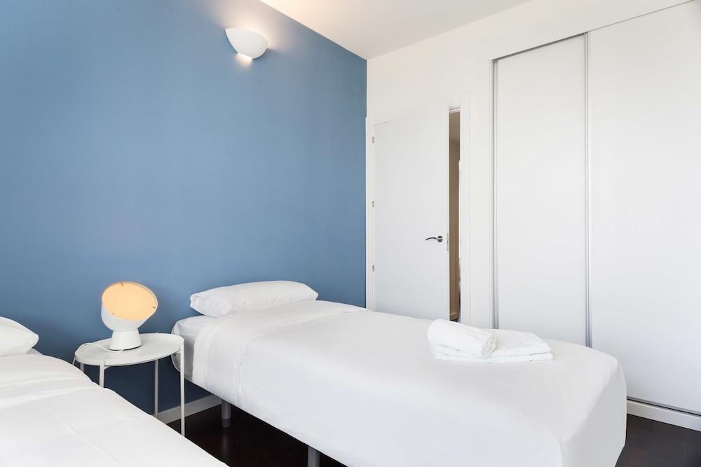 Olala Port Forum Apartments Сант Адриа де Бесос Екстериор снимка
