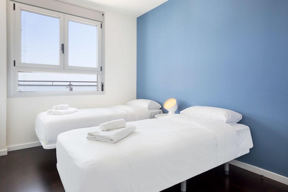 Olala Port Forum Apartments Сант Адриа де Бесос Екстериор снимка