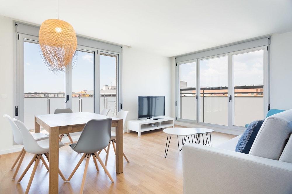 Olala Port Forum Apartments Сант Адриа де Бесос Екстериор снимка
