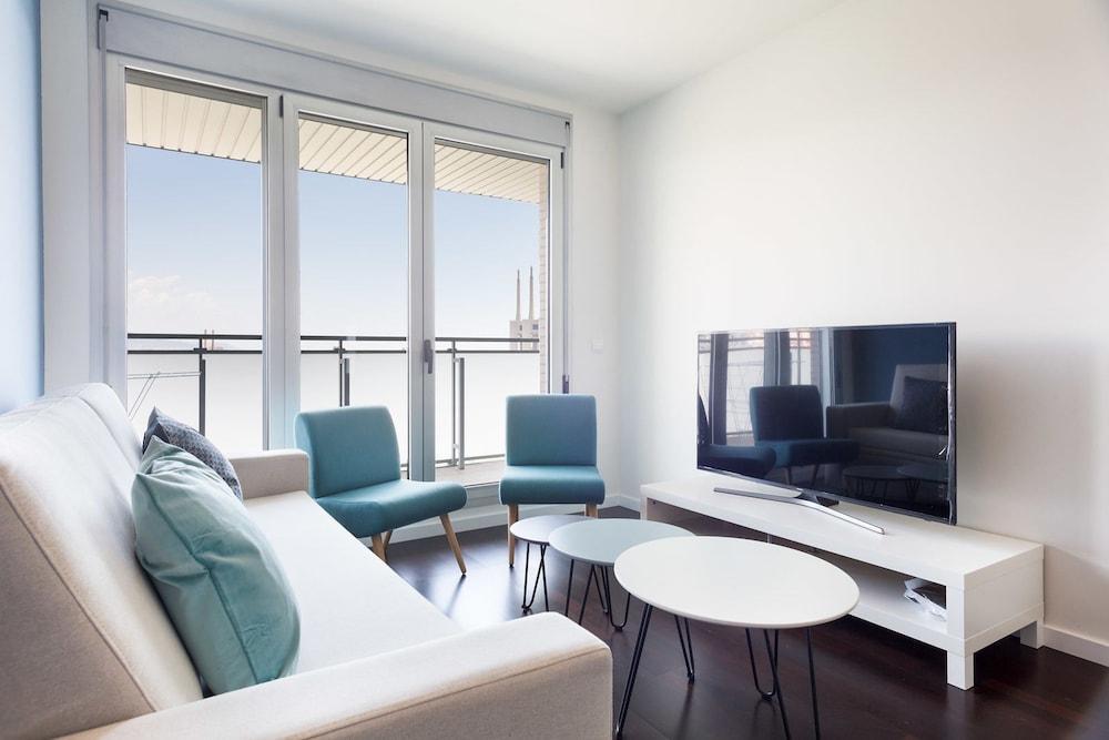 Olala Port Forum Apartments Сант Адриа де Бесос Екстериор снимка