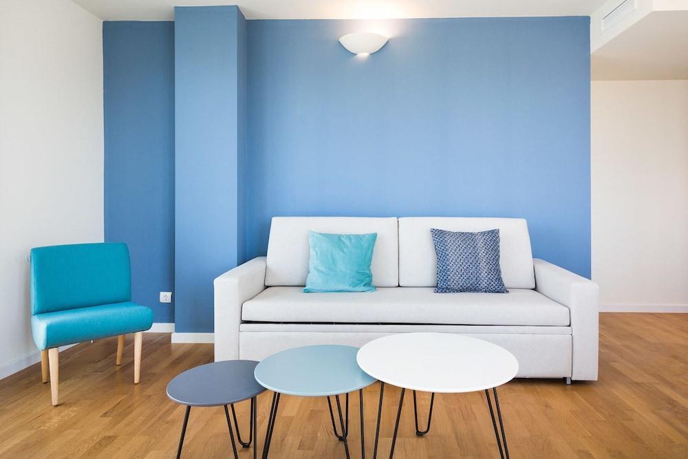 Olala Port Forum Apartments Сант Адриа де Бесос Екстериор снимка