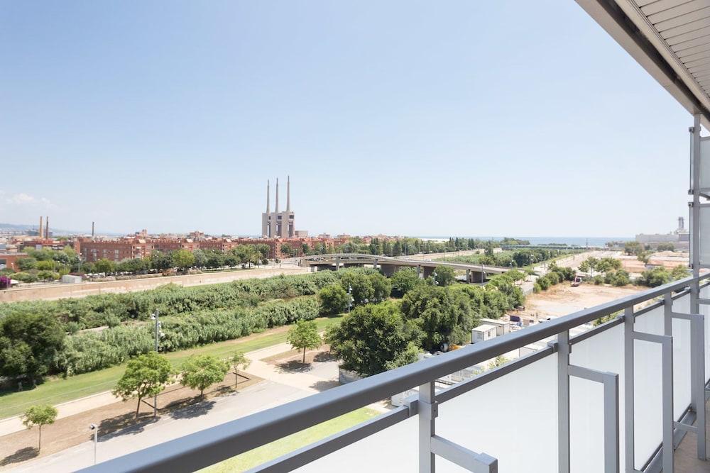 Olala Port Forum Apartments Сант Адриа де Бесос Екстериор снимка