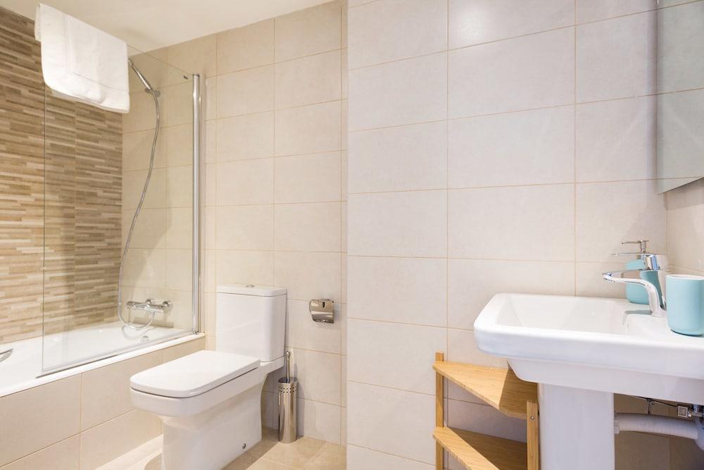 Olala Port Forum Apartments Сант Адриа де Бесос Екстериор снимка