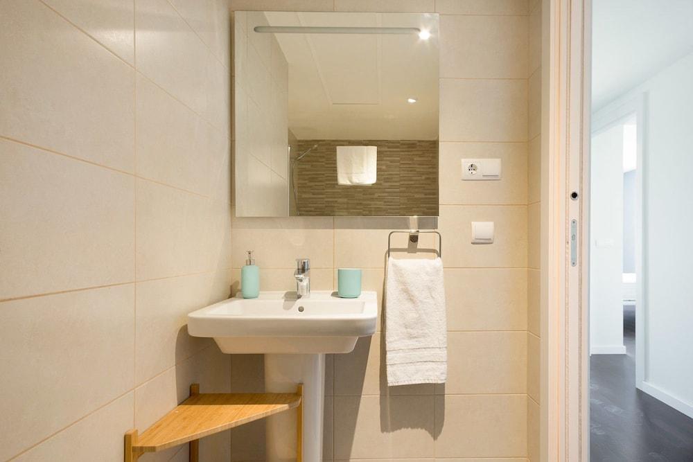 Olala Port Forum Apartments Сант Адриа де Бесос Екстериор снимка