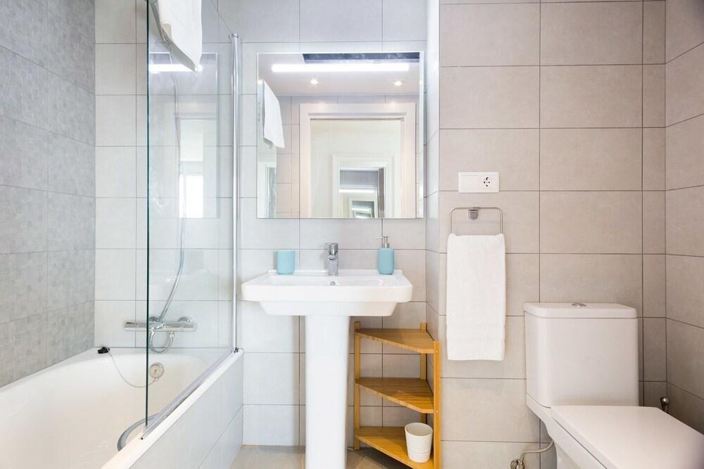 Olala Port Forum Apartments Сант Адриа де Бесос Екстериор снимка